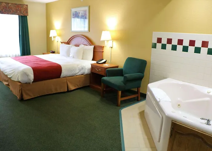 Country & By Radisson, Stockton, Il