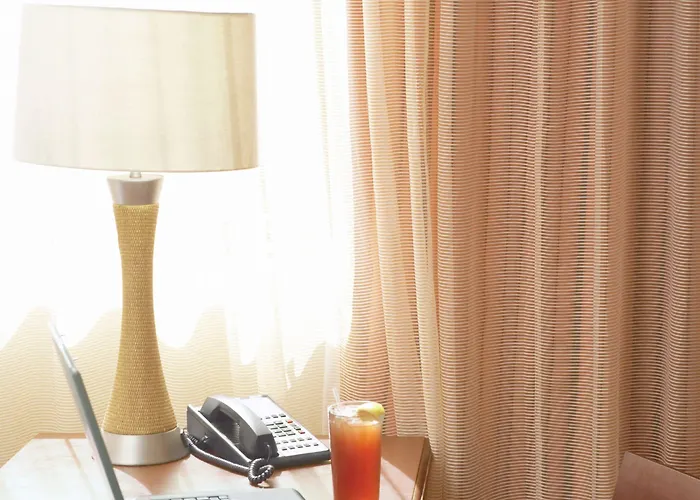 Country & By Radisson, Stockton, Il Hotel