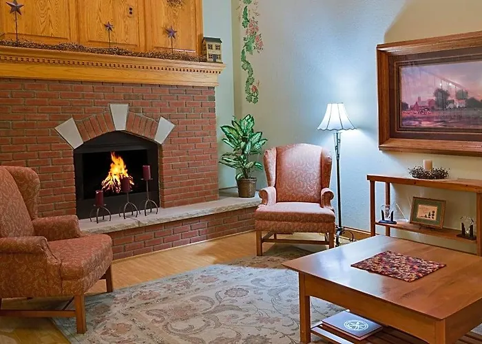 Country & By Radisson, Stockton, Il