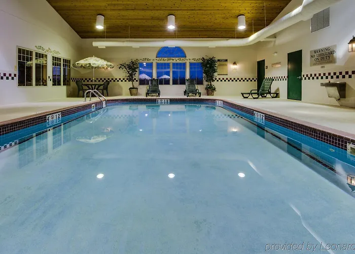 Country & By Radisson, Stockton, Il